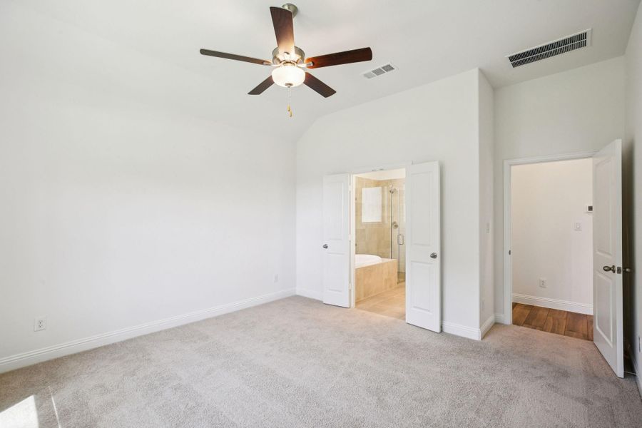Spacious, unfurnished interior of a new home in Evergreen 40', Conroe (Image 33).