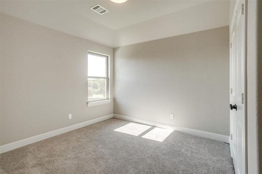 Empty room with light carpet