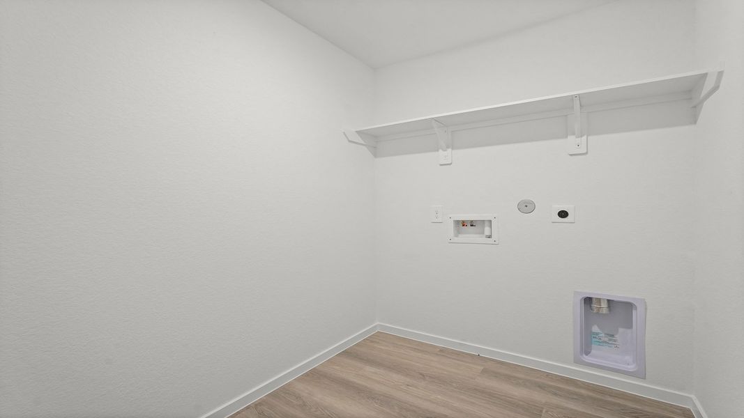 Spacious, unfurnished interior of a new home in Sunterra, Katy (Image 12).