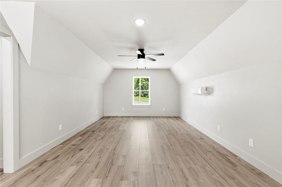 Spacious, unfurnished interior of a new home in , Mineola (Image 34).