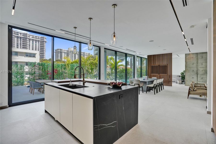 Community amenities in , Miami Shores (Image 64).