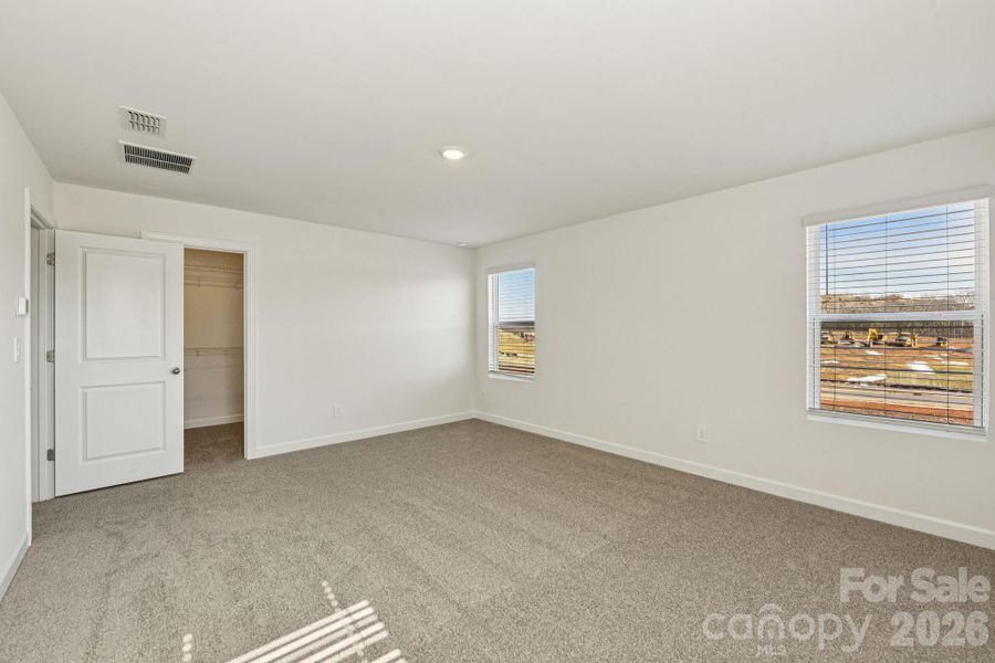 Spacious, unfurnished interior of a new home in Galloway Ridge, Charlotte (Image 18).