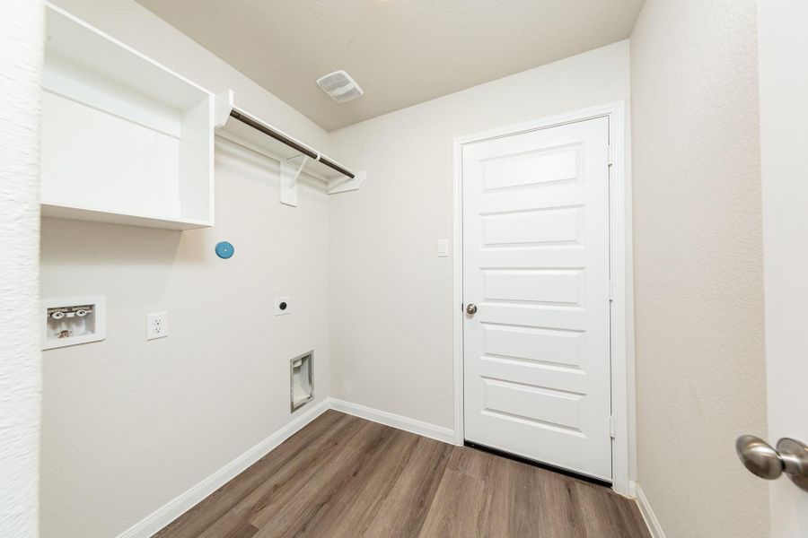 Spacious, unfurnished interior of a new home in Townsend Reserve, Splendora (Image 11).
