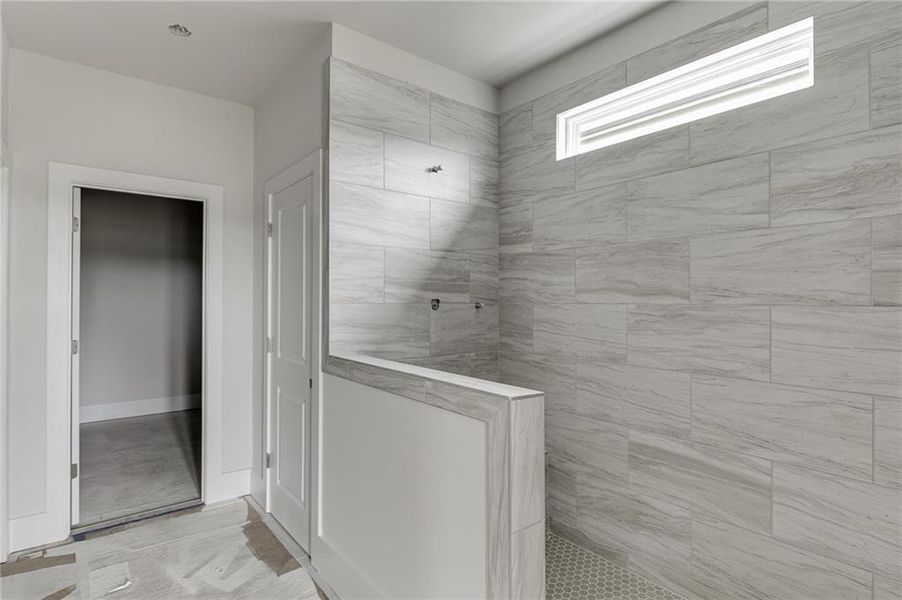 Spacious, unfurnished interior of a new home in , Buford (Image 8).