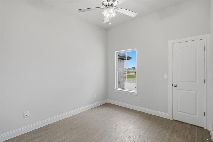 Spacious, unfurnished interior of a new home in , Tolar (Image 30).