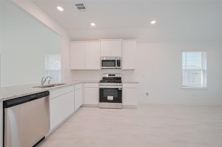 Furnished interior view inside a new home in Lago Mar, Texas City (Image 11).