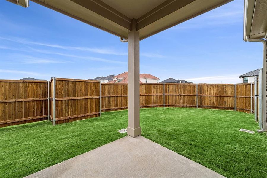 Exterior details and patio area of a home in Lexington Frisco, Frisco (Image 3).