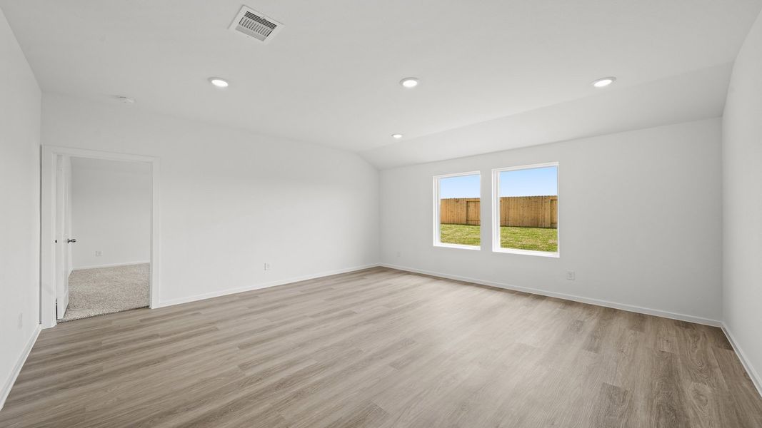 Spacious, unfurnished interior of a new home in Chapel Lakes, Montgomery (Image 14).