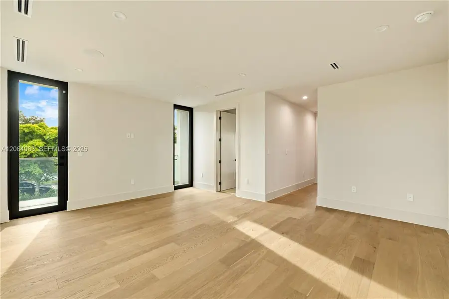 Spacious, unfurnished interior of a new home in , Miami (Image 14).