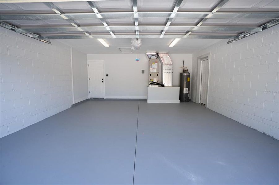 Spacious, unfurnished interior of a new home in , Dunnellon (Image 11).