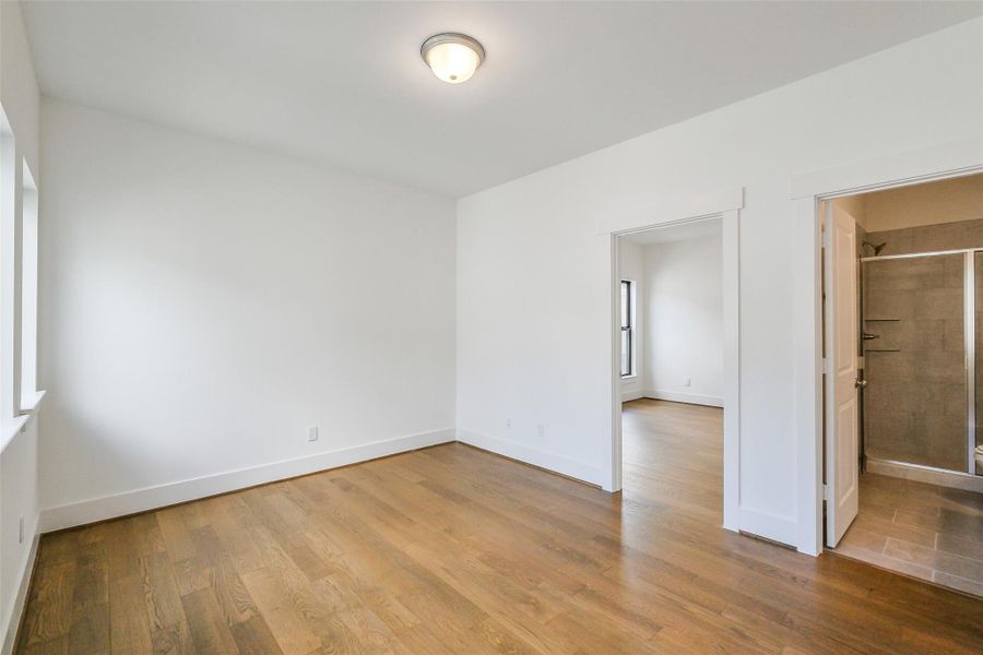 Spacious, unfurnished interior of a new home in Timbergrove Trails, Houston (Image 34).