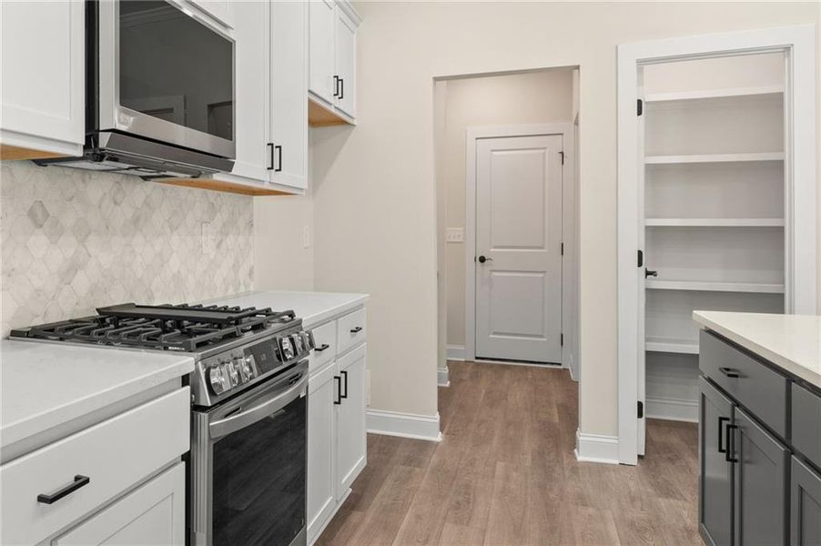 Furnished interior view inside a new home in , Dallas (Image 7).