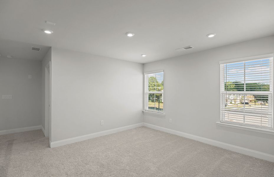 Spacious, unfurnished interior of a new home in Berkeley Mill, Cumming (Image 27).