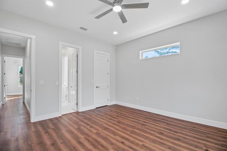 Spacious, unfurnished interior of a new home in , Lindale (Image 21).