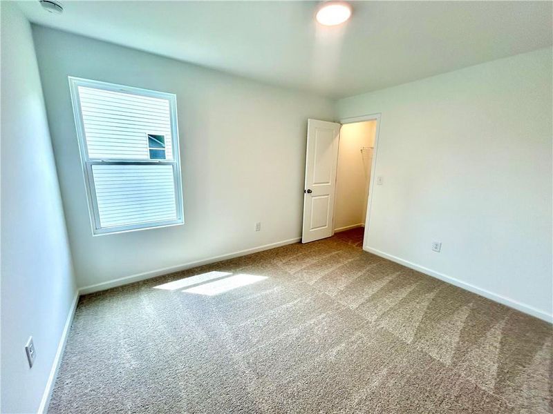 Spacious, unfurnished interior of a new home in The Pointe at Heron Bay, Locust Grove (Image 12).