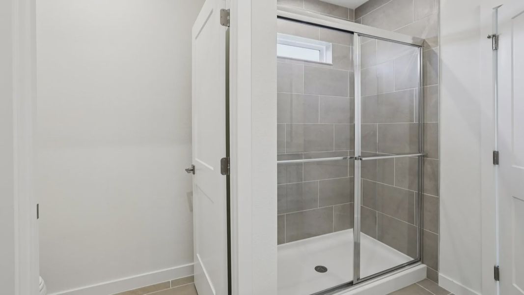 Naples First Floor Primary Suite suite bath at Grasslands West in Lakeland FL