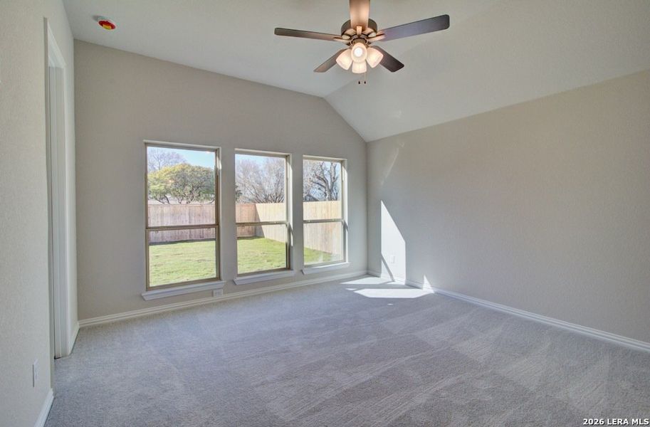 Spacious, unfurnished interior of a new home in Sunflower Ridge, New Braunfels (Image 17).