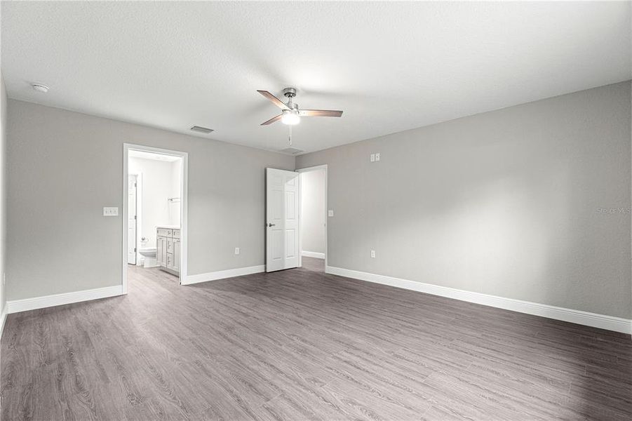 Spacious, unfurnished interior of a new home in , Summerfield (Image 9).
