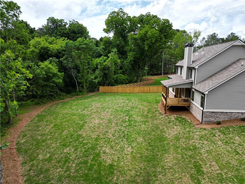 Exterior details and patio area of a home in Spring Creek, Monroe (Image 17).