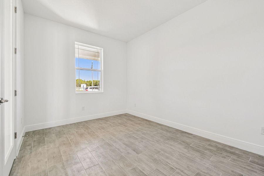 Representative unfurnished interior of a home built from the 50 ' - Saratoga by William Ryan Homes in Tamarack at Two Rivers, Zephyrhills (Image 43).