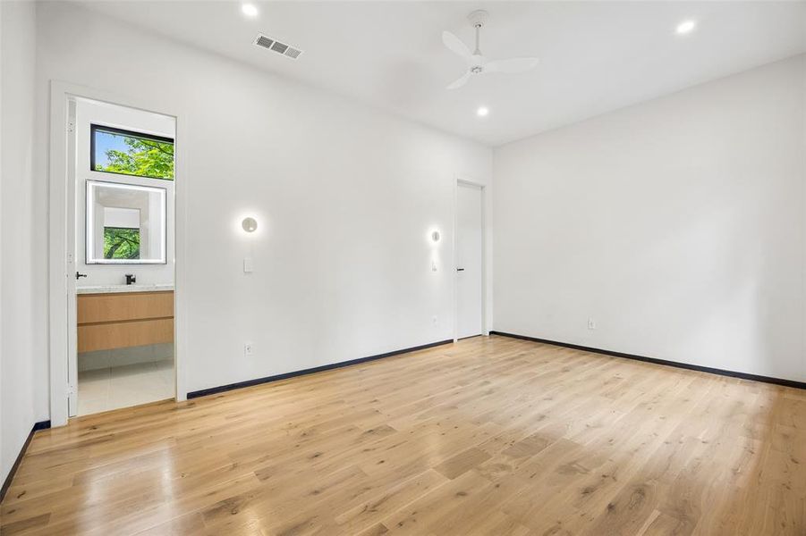 Spacious, unfurnished interior of a new home in , Dallas (Image 18). Spacious, unfurnished interior of a new home in , Dallas (Image 18).