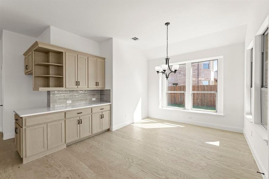 17. 610 Tenor - Dining (3) 17. 610 Tenor - Dining (3)