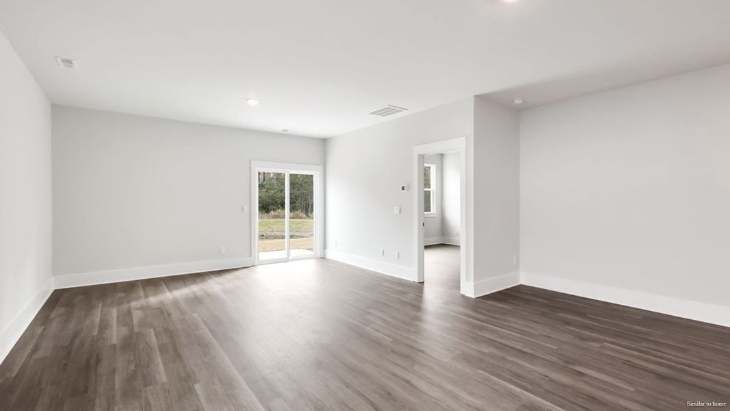 Spacious, unfurnished interior of a new home in Vineyard Trail, Jacksonville (Image 16).