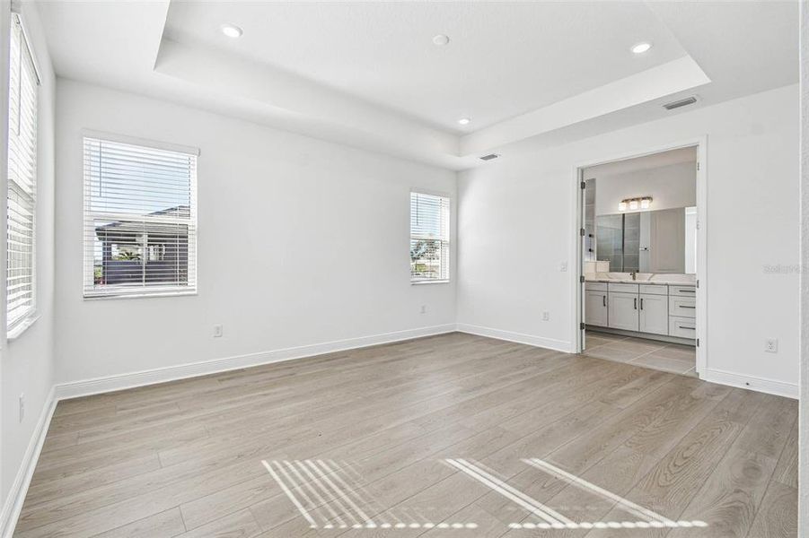 Spacious, unfurnished interior of a new home in Hawkstone, Sarasota (Image 25).