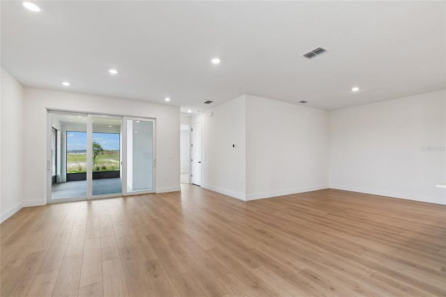 Spacious, unfurnished interior of a new home in Gracewater at Sarasota, Sarasota (Image 20).