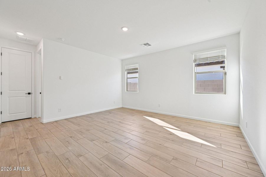 28-web-or-mls-W Buist Ave-S1001-028