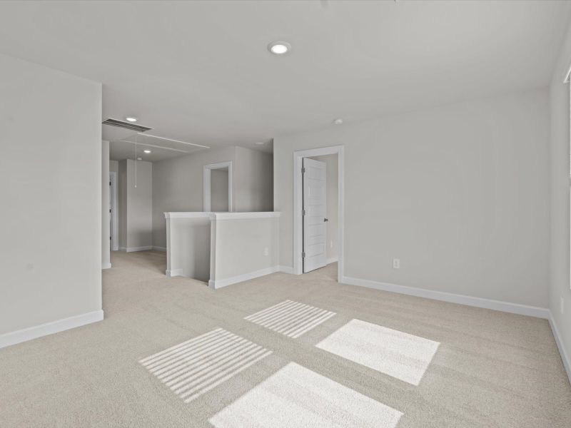 Spacious, unfurnished interior of a new home in Creek Ridge - Heritage Collection, Spartanburg (Image 15).