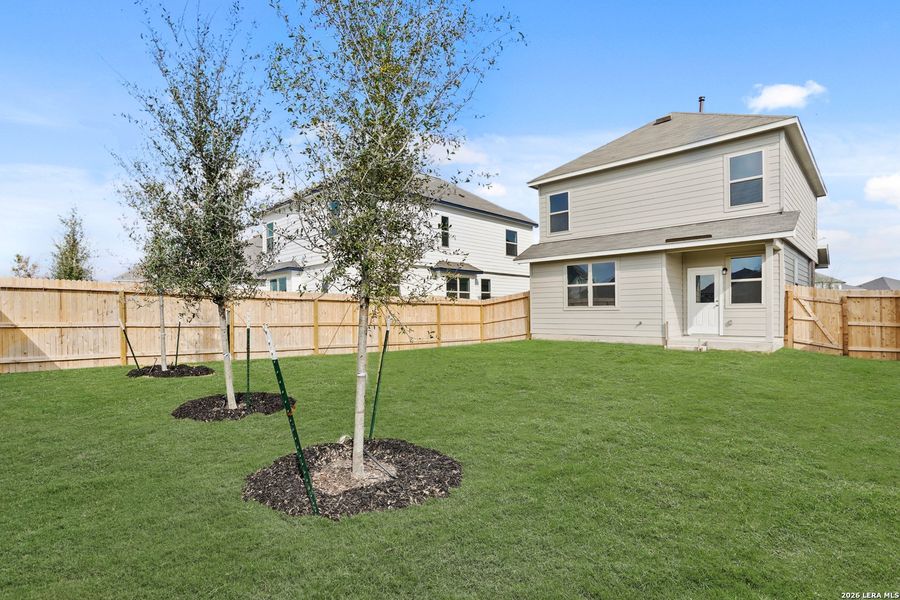 Exterior details and patio area of a home in Blue Ridge Ranch, San Antonio (Image 4).