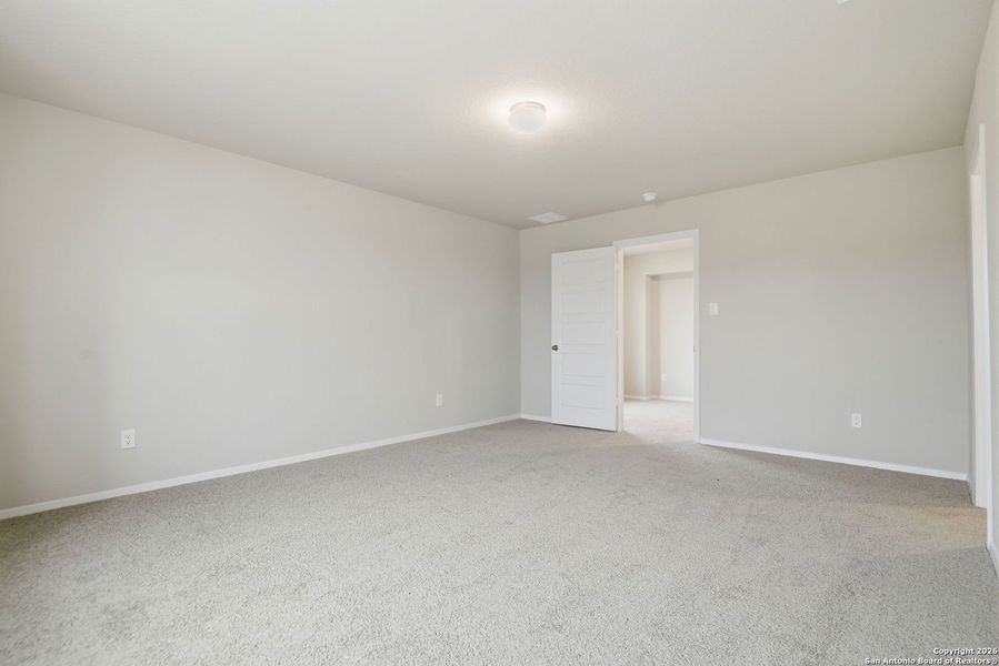 Spacious, unfurnished interior of a new home in Hunters Ranch, San Antonio (Image 48).