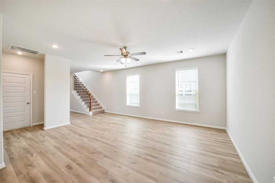 Spacious, unfurnished interior of a new home in Anderson Lake, Houston (Image 24).