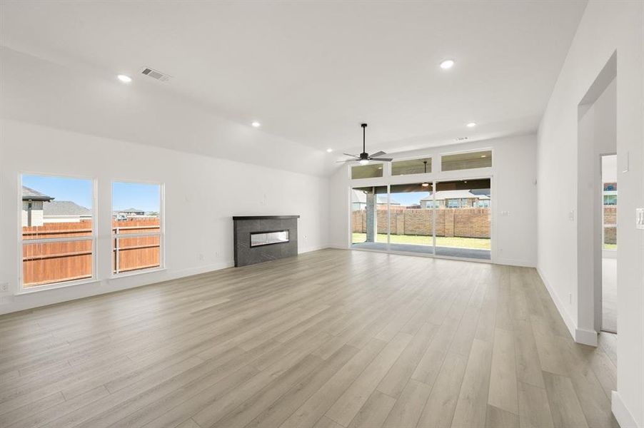 Spacious, unfurnished interior of a new home in Shady Valley Estates, Midlothian (Image 27).