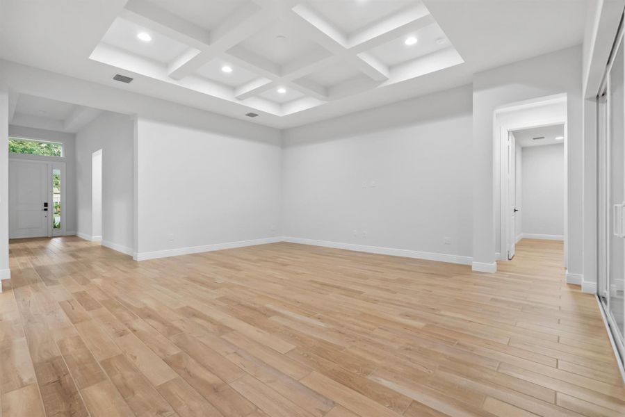 Spacious, unfurnished interior of a new home in , Vero Beach (Image 25).