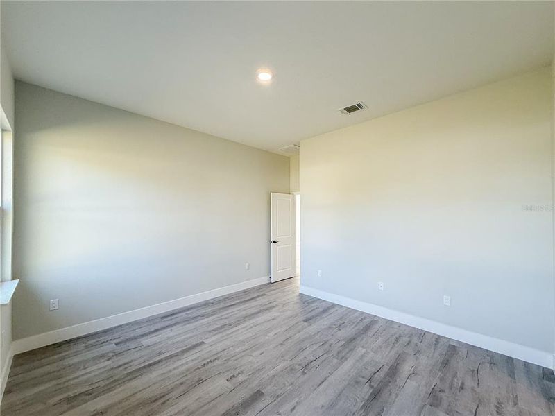 Spacious, unfurnished interior of a new home in , Ocala (Image 17).