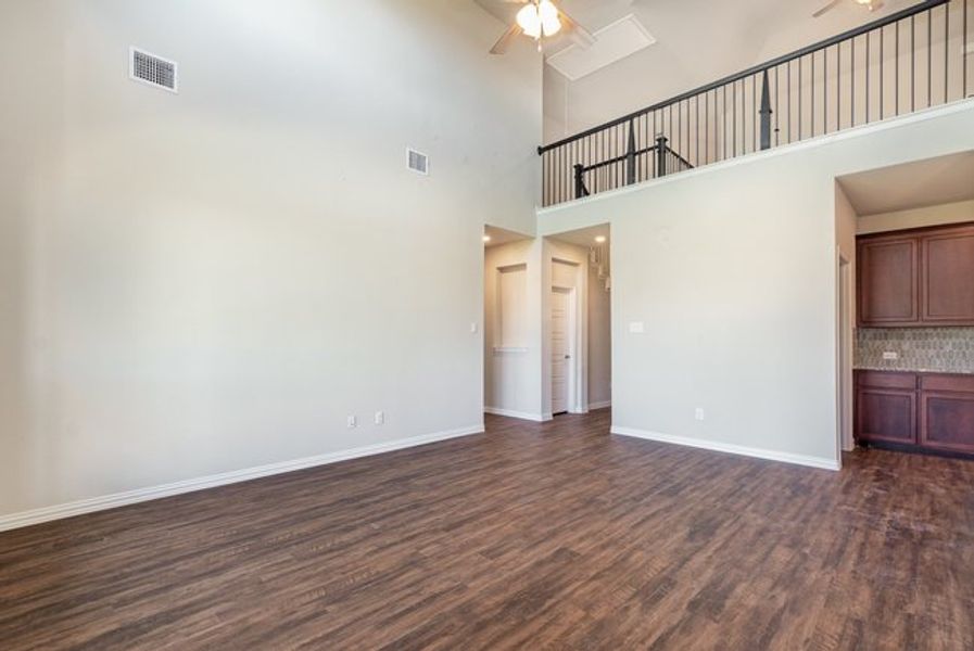 Spacious, unfurnished interior of a new home in Courts Of Bonnie Brae, Denton (Image 14).