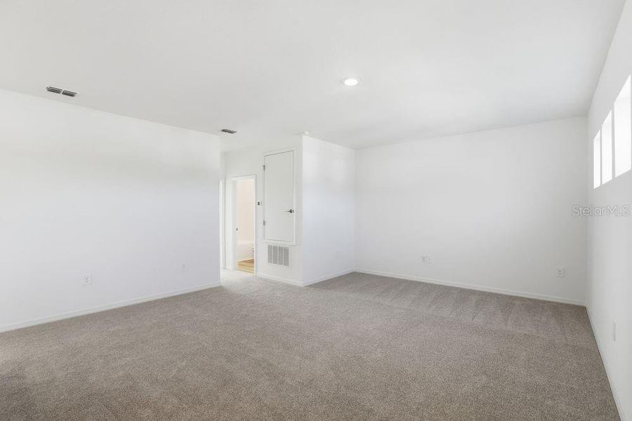 Spacious, unfurnished interior of a new home in Center Lake Ranch Community Group Page, St. Cloud (Image 24).