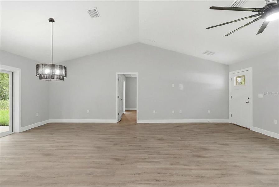 Spacious, unfurnished interior of a new home in , Dunnellon (Image 26).