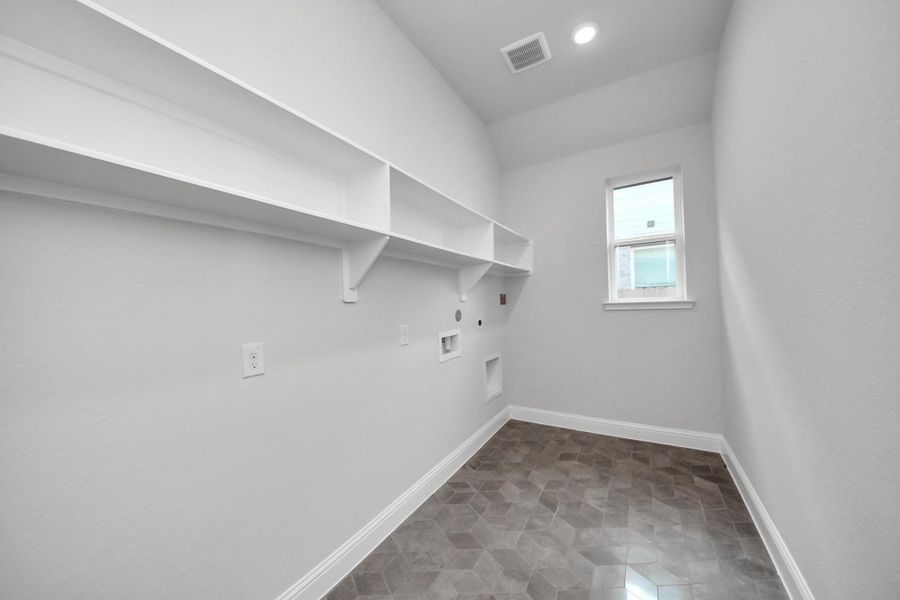 Spacious, unfurnished interior of a new home in Arabella on the Prairie: Heritage Collection, Richmond (Image 18). Spacious, unfurnished interior of a new home in Arabella on the Prairie: Heritage Collection, Richmond (Image 18).