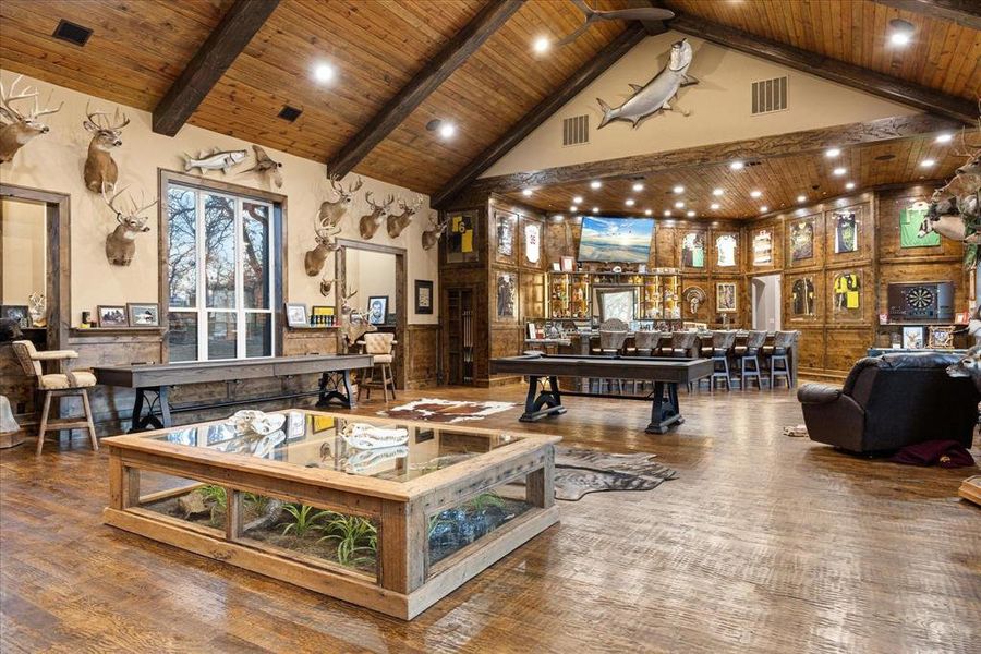 Entertaining Room with Bar