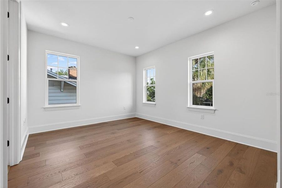 Spacious, unfurnished interior of a new home in , St. Petersburg (Image 24).