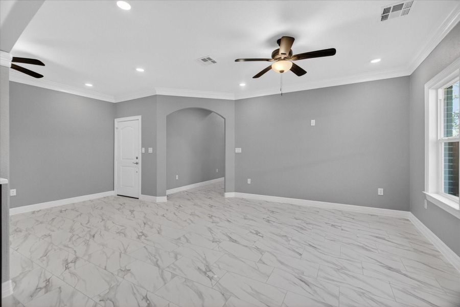 Spacious, unfurnished interior of a new home in , Houston (Image 32).