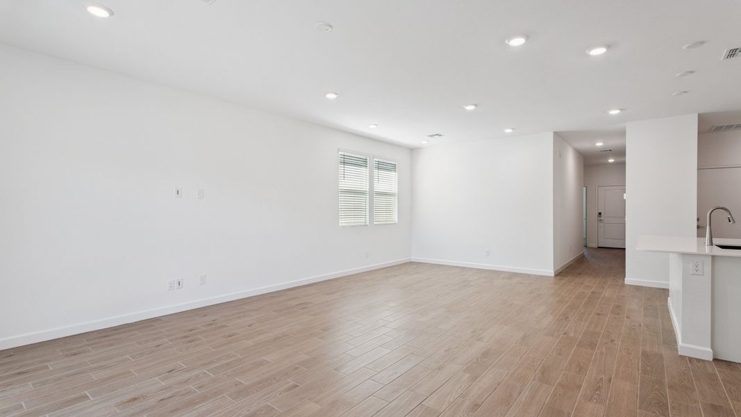 Spacious, unfurnished interior of a new home in Del Rio Ranch, Avondale (Image 18).