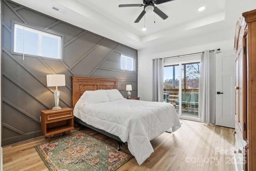 Primary Bedroom with sliding glass door to the screen porch Primary Bedroom with sliding glass door to the screen porch