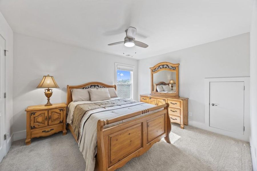 Furnished interior view inside a new home in The Cottages Of Lake Lanier, Gainesville (Image 20).