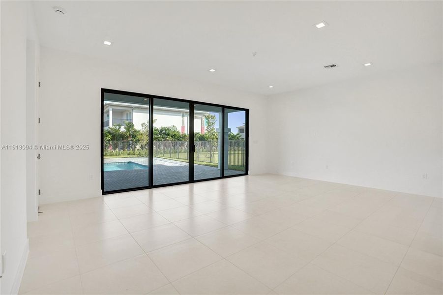 Spacious, unfurnished interior of a new home in Apex at Avenir, Palm Beach Gardens (Image 49).