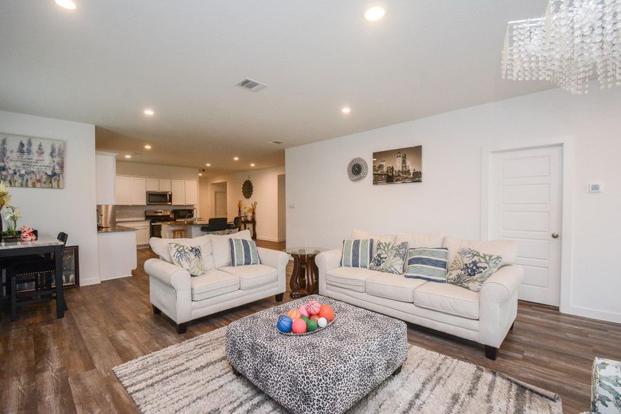Furnished interior view inside a new home in , Rosharon (Image 6).