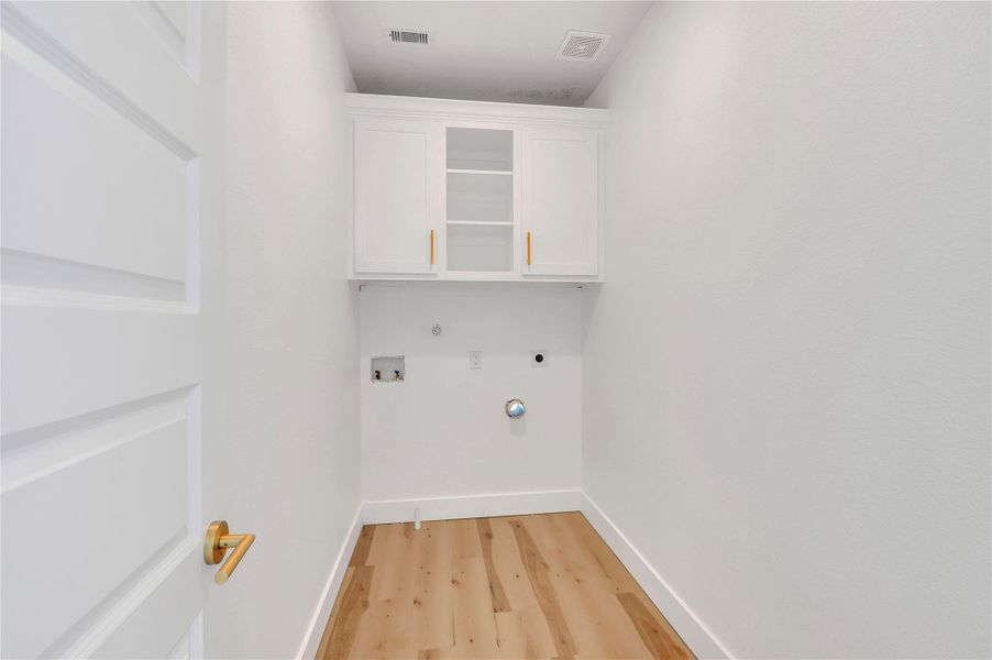 Spacious, unfurnished interior of a new home in , Shoreacres (Image 18).